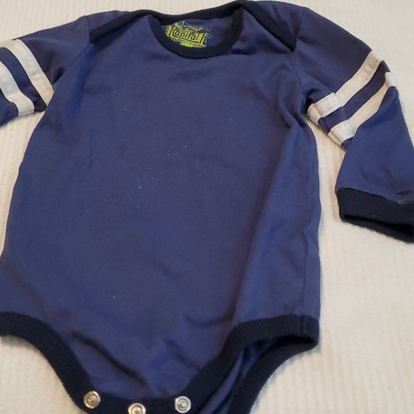 Set of 3 Onesies All 6-9 Months - Picture 4 of 4